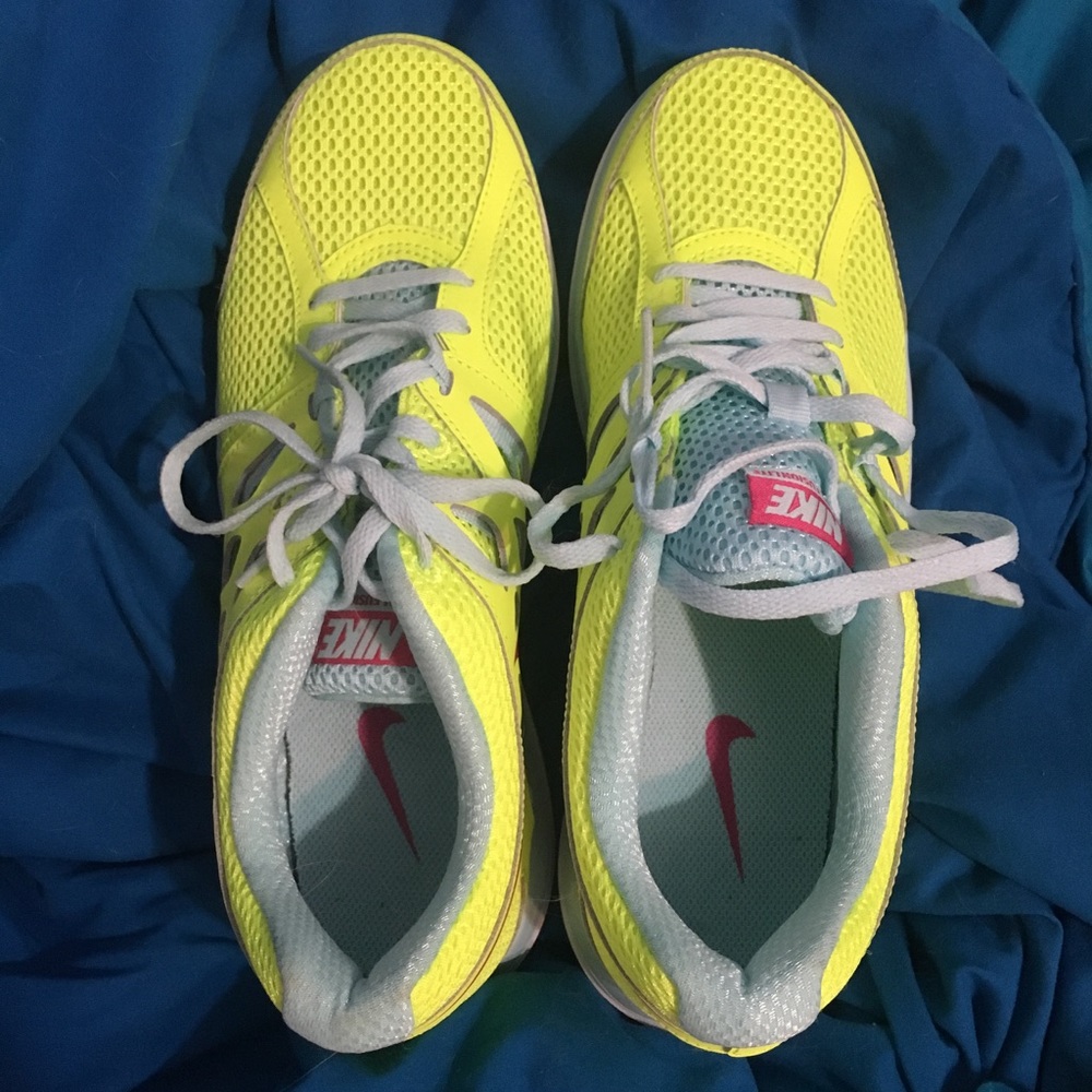 Women's Nike dual fusion shoes